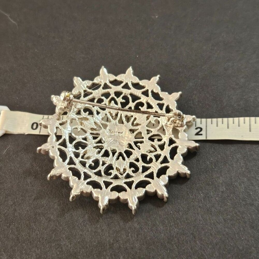 Vintage silver tone Monet brooch - Picture 8 of 10